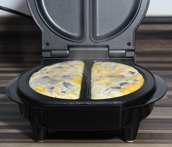 Non-Stick 700W Makes Omelettes VonShef Omelette Maker Fried & Scrambled Eggs
